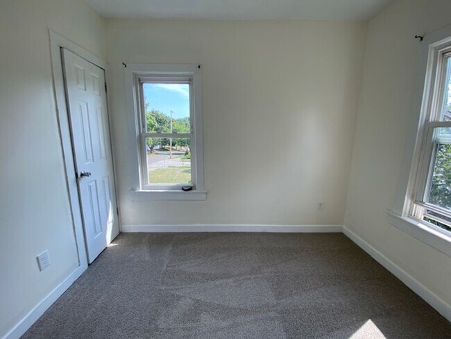 Building Photo - Freshly Renovated 4BR with Big Backyard Vibes