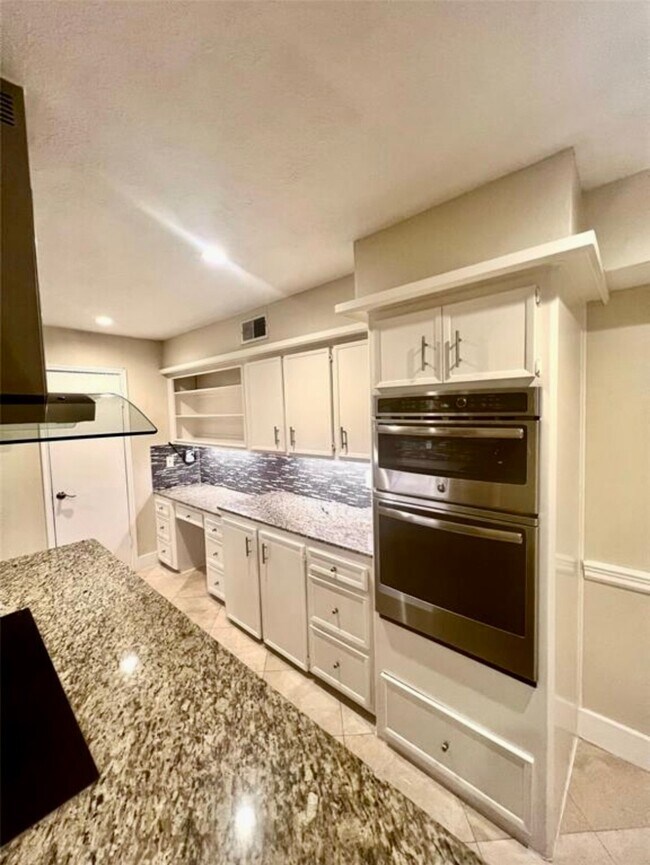 Building Photo - 6726 Saffron Hills Dr