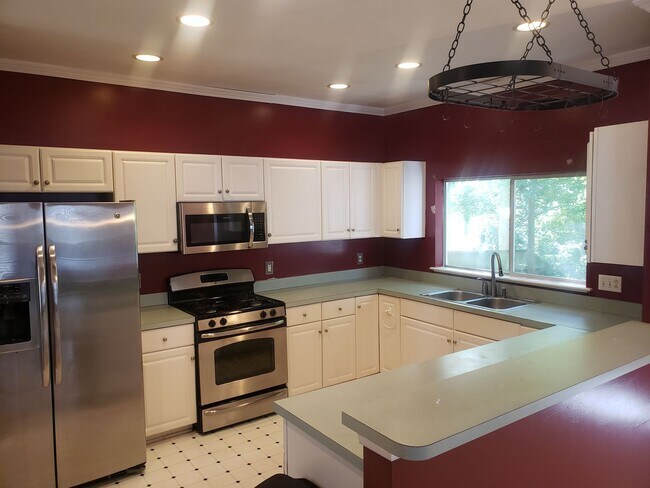 Building Photo - 4115 Bishops Pl