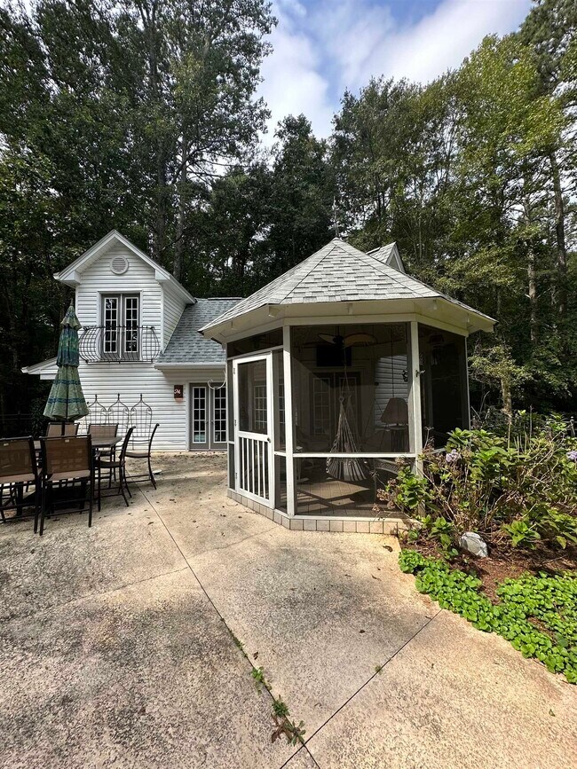 Building Photo - 25 Meadow Rdg