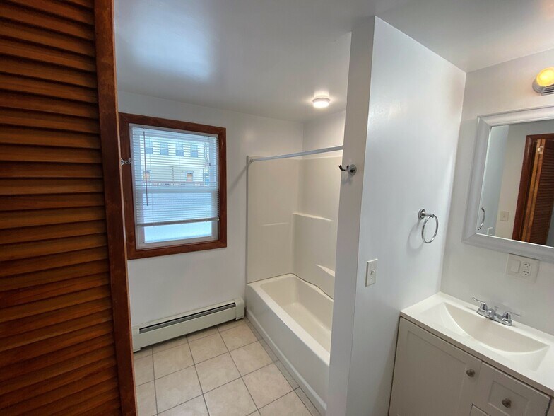 Building Photo - 57 Aldie St