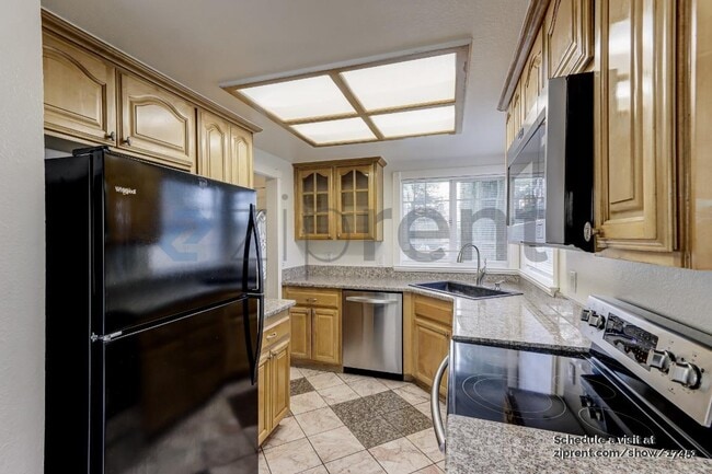 Building Photo - Unit