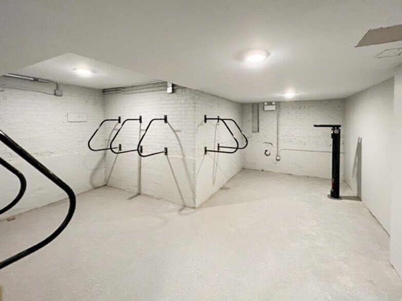 Building Photo - 4409 N Seeley Ave