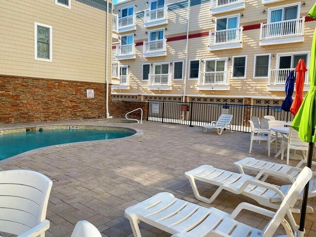 Building Photo - 21 Blaine Ave