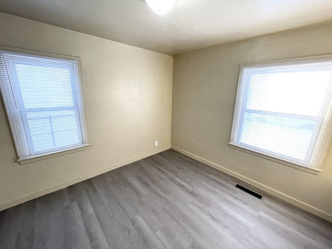 Building Photo - 2 Bedroom with garage/workshop combo (has electricity)