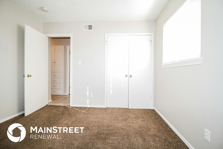 Building Photo - 808 Lotus Ave