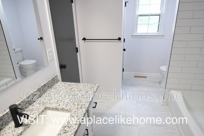 Building Photo - 14121 S Cottonwood Dr