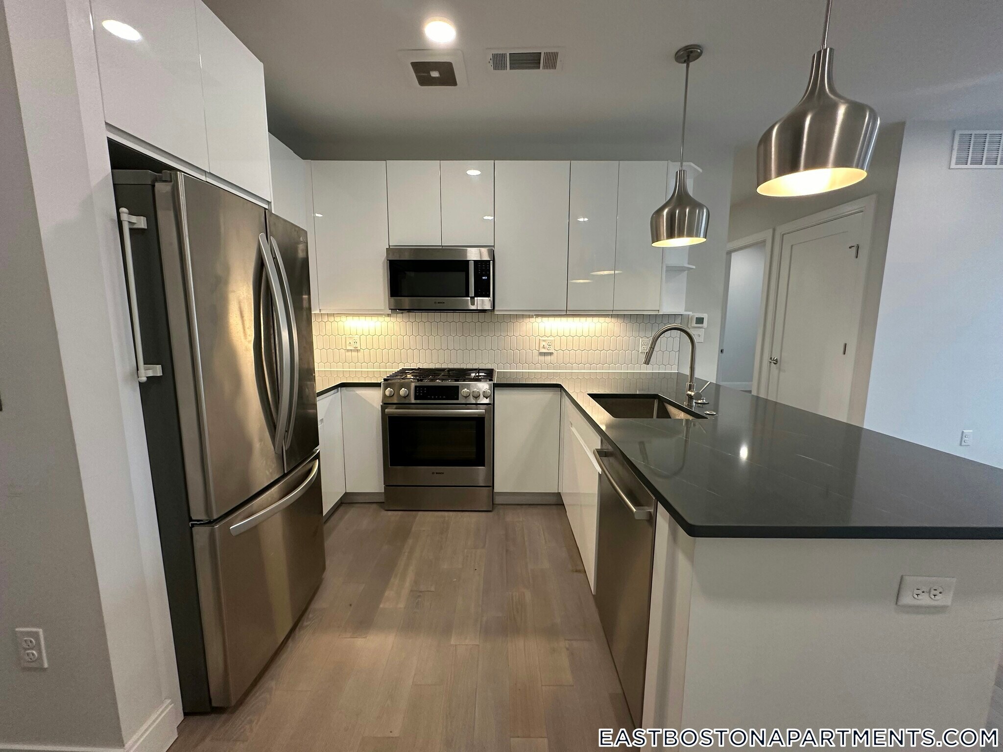 Building Photo - 152 Liverpool St