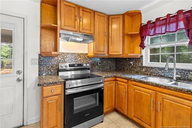 Building Photo - 161 Summerhill Rd