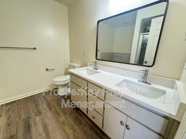 Building Photo - 802 27th Ave