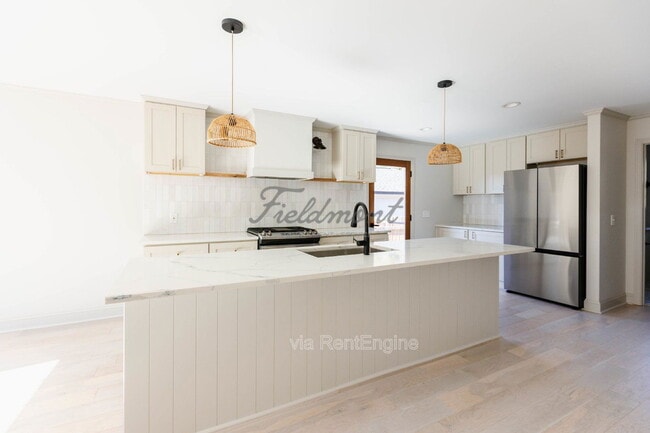 Building Photo - 414 Birnie St