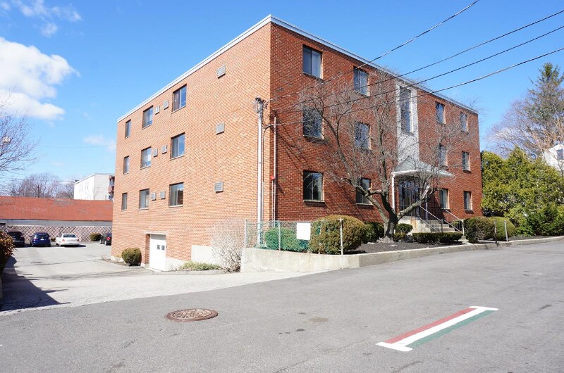 Building Photo - 12 Cottage Ct