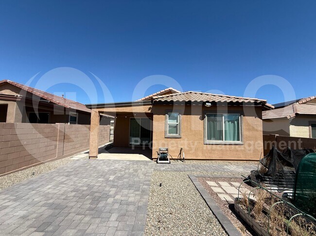 Building Photo - 759 Calle Calca