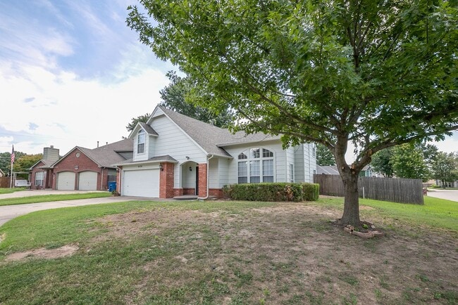 Building Photo - Gorgeous 4 Bedroom Remodel, Union Schools!