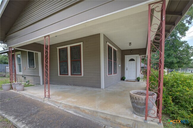 Building Photo - 262 Clemens Ave