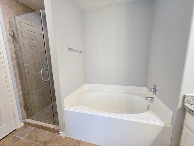 Building Photo - 1423 Stone Bluff Dr