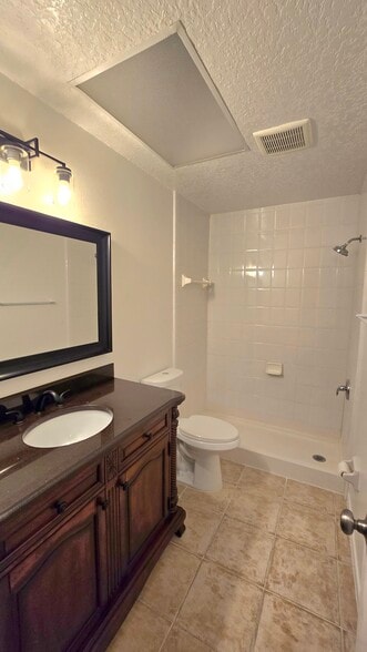 Building Photo - 846 Grenadier Dr