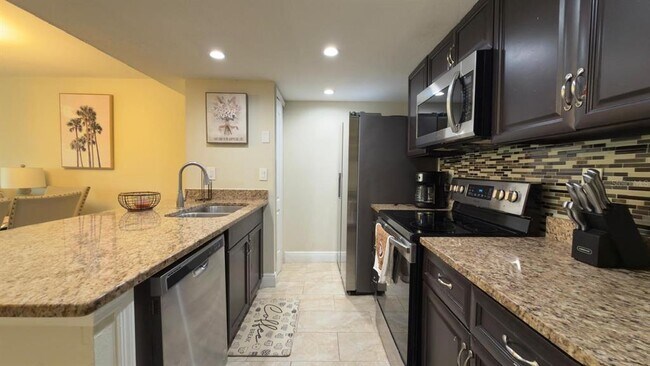 Building Photo - 5014 Laguna Bay Cir