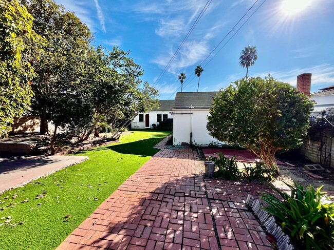 Building Photo - Beautiful 3B 2BA Home in Pacific Beach w/ ...