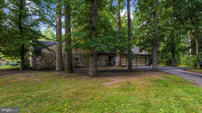 Building Photo - 451 Merlin Rd