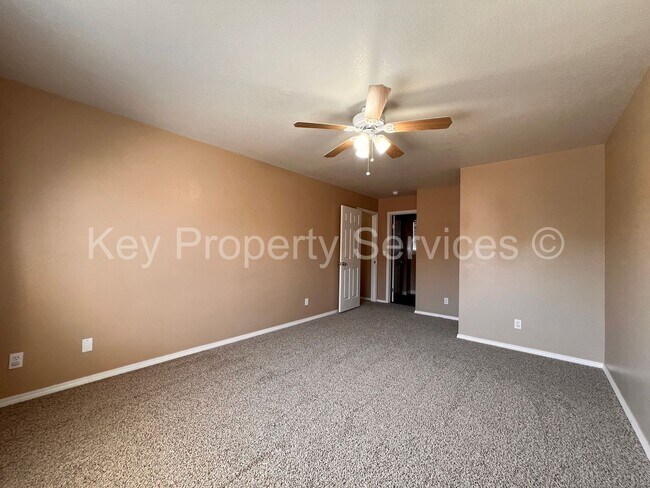 Building Photo - Updated Hazel Dell Townhouse!