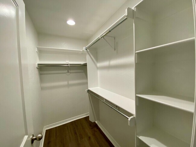 Building Photo - 1660 Gallant Fox Ln