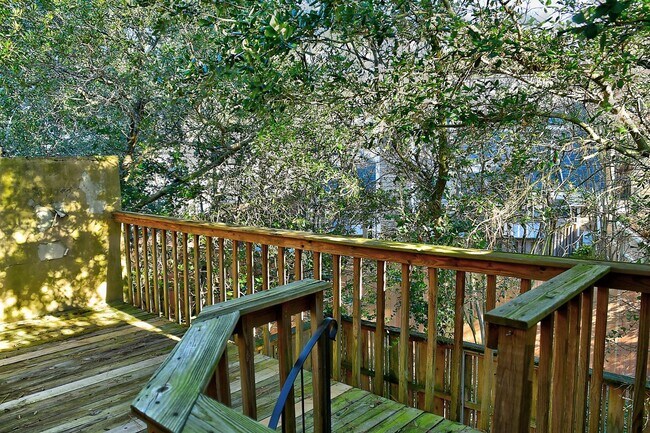 Building Photo - FOR RENT -  AEIRES ON THE BAY!