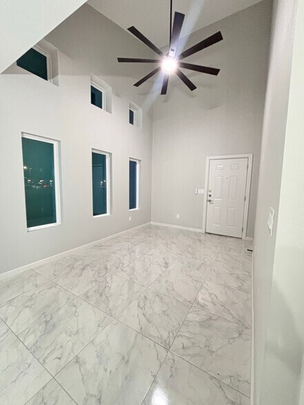 Building Photo - 703 Pedro St