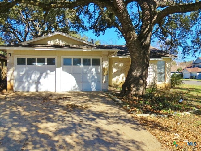 Building Photo - 2002 Castle Creek Dr
