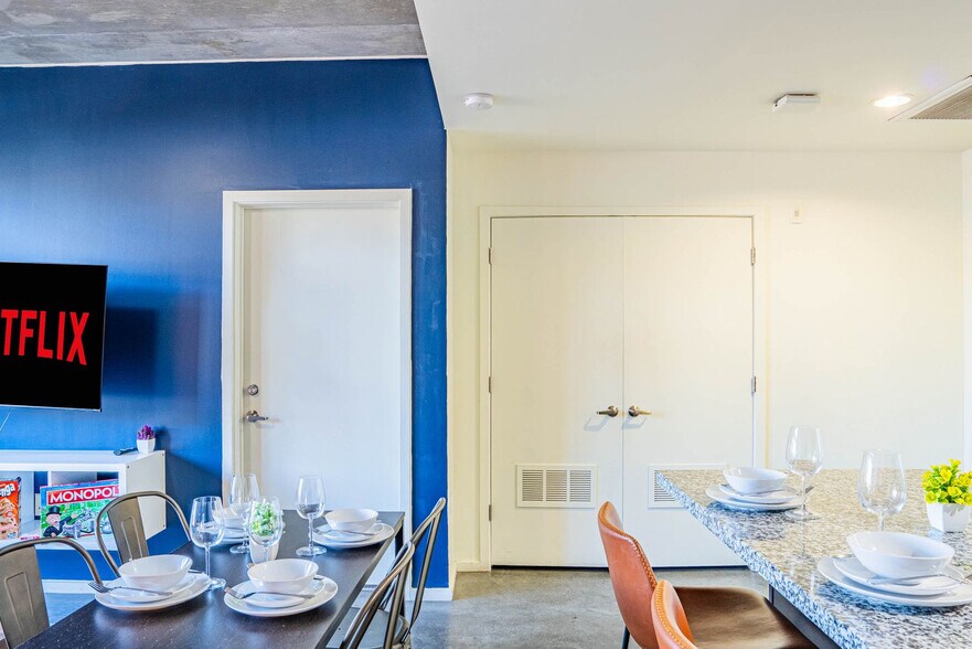 Building Photo - 333 E Roosevelt St