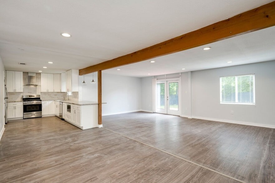 Building Photo - 5402 Chevy Cir