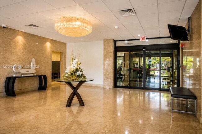 Building Photo - 300 Bayview Dr