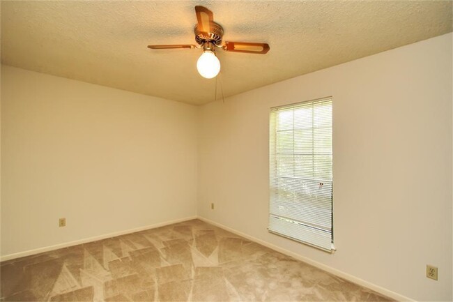 Building Photo - 2602 Lively Ln