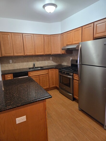 Building Photo - 25-41 37th St
