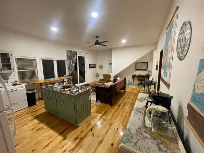 Building Photo - 1275 WY-50