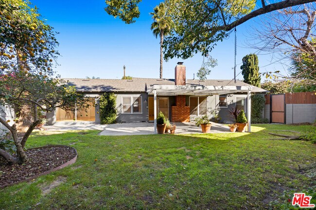 Building Photo - 12730 La Maida St