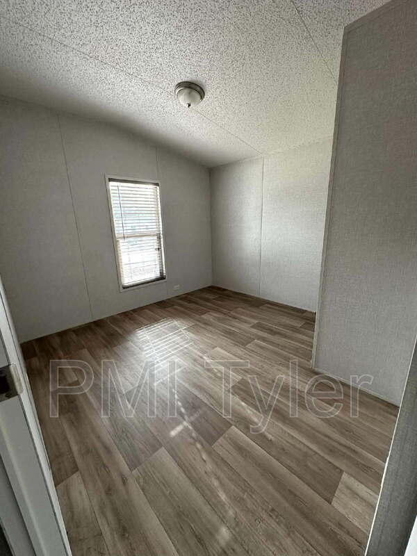 Building Photo - 160 Maple Grove St