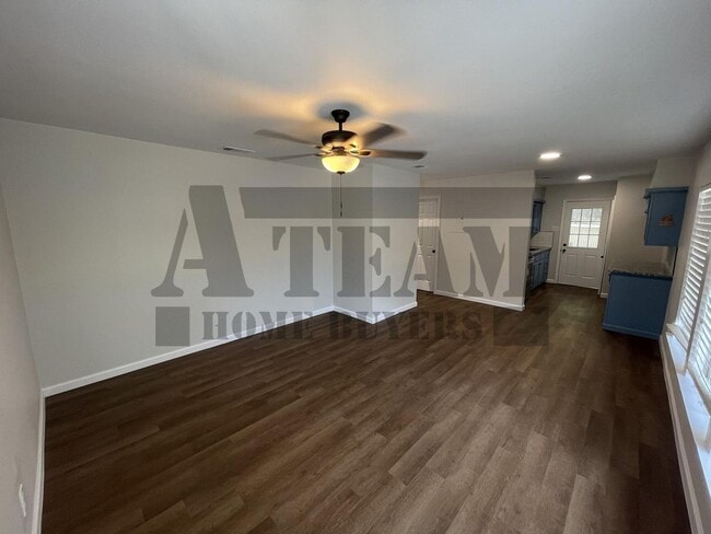 Building Photo - Cozy Lake View 2 Bed 1 Bath house for rent!