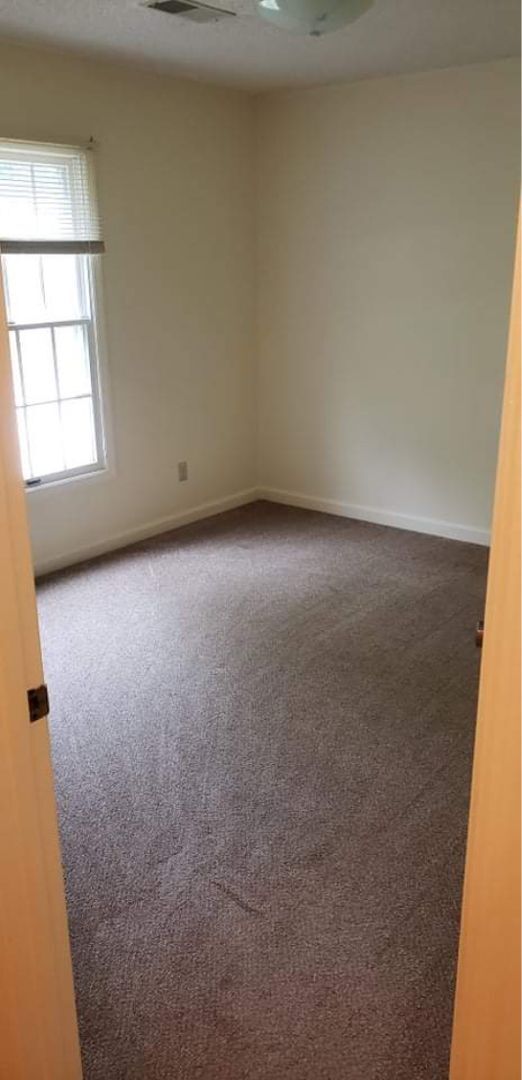 Building Photo - 3 Bedroom/2 Bath one level unit  ?  Kingsp...