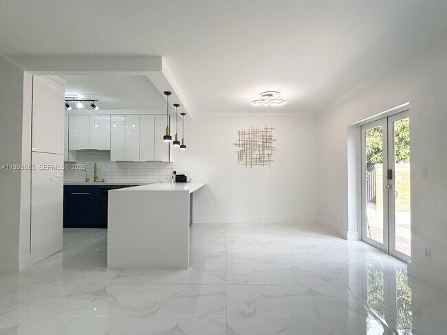 Building Photo - 16082 NE 9th Ct