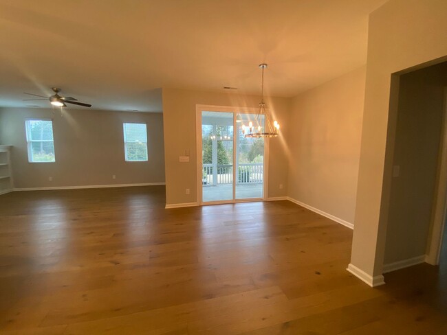 Building Photo - AVAILABLE NOW-BEAUTIFUL 4 BEDROOM 4 BATH H...