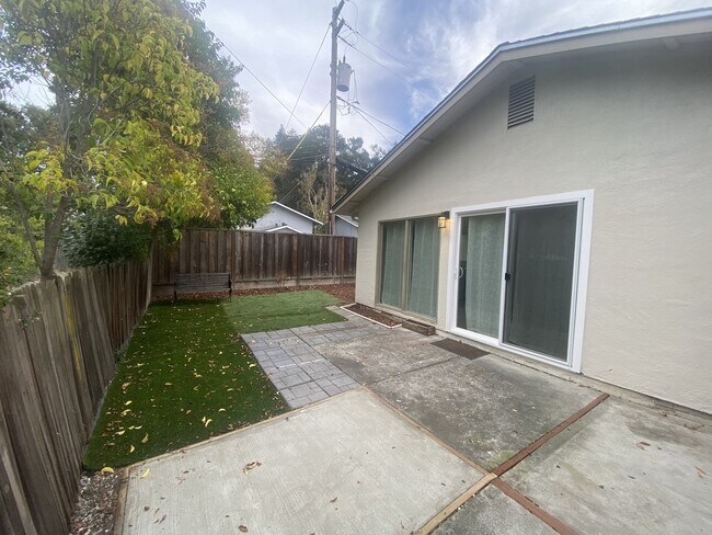 Building Photo - 7339 Starward Dr