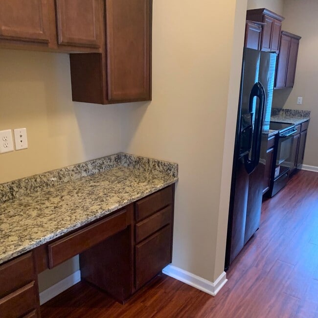 Building Photo - Townhome Condo