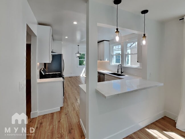 Building Photo - 3732 Buell St
