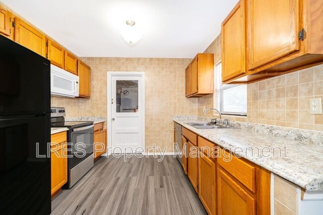 Building Photo - 5601 Andora St