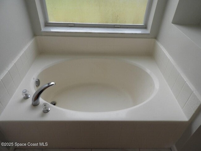 Building Photo - 394 Mott St SW