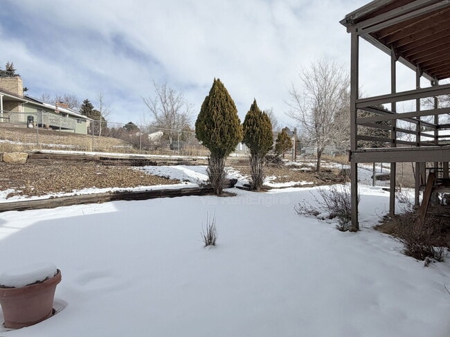 Building Photo - 3280 El Canto Dr