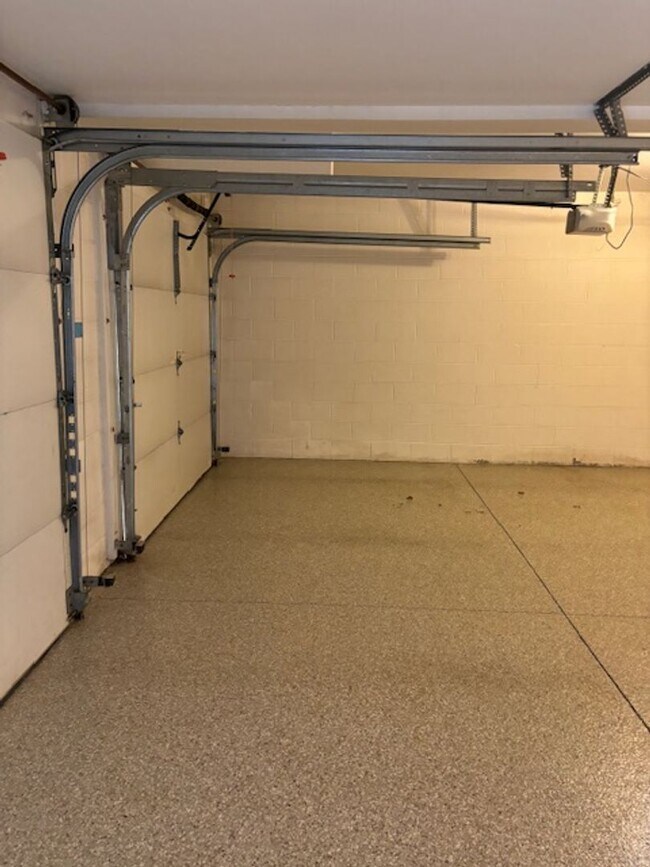 Building Photo - STUNNING LAKE VIEWS, BRIGHTON 3 BEDROOM HOME