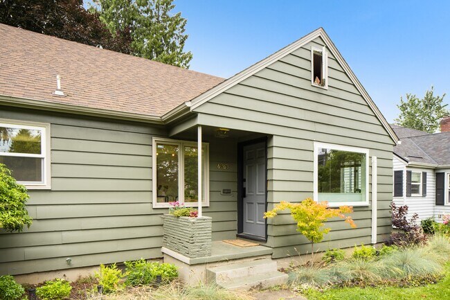 Building Photo - 6363 NE 31st Ave