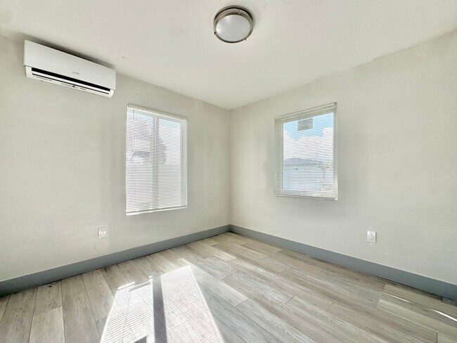 Building Photo - Fully Remodeled Three Bedroom Single Famil...